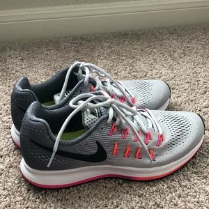 Nike Women’s Zoom Pegasus 33 Running Shoes - 8.5